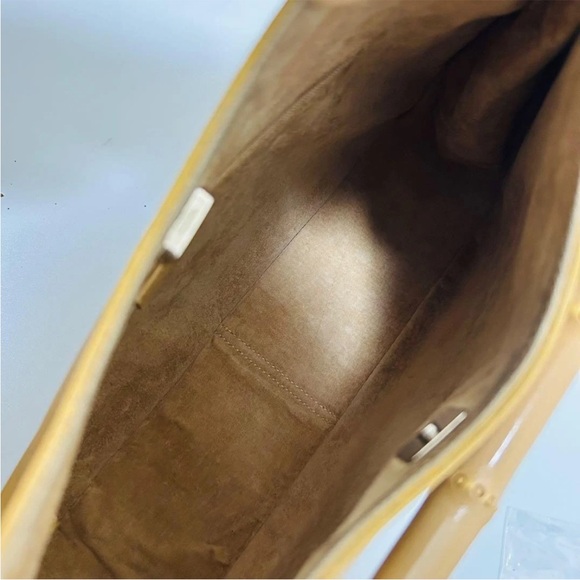 Gucci Yellow Leather Shoulder Bag - Picture 11 of 15